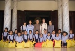 Nhân tố bí ẩn: Hồ Quỳnh Hương cùng thí sinh lên chùa trước giờ G